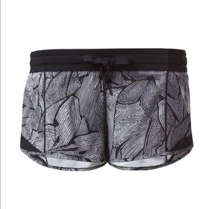 Lululemon Hotty Hot Short
